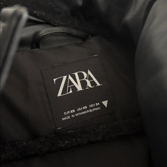 Zara Women's Black Puffer Coat - Picture 2 of 7